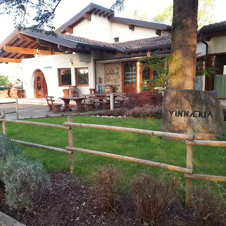 호텔 Vinnaeria La 3*